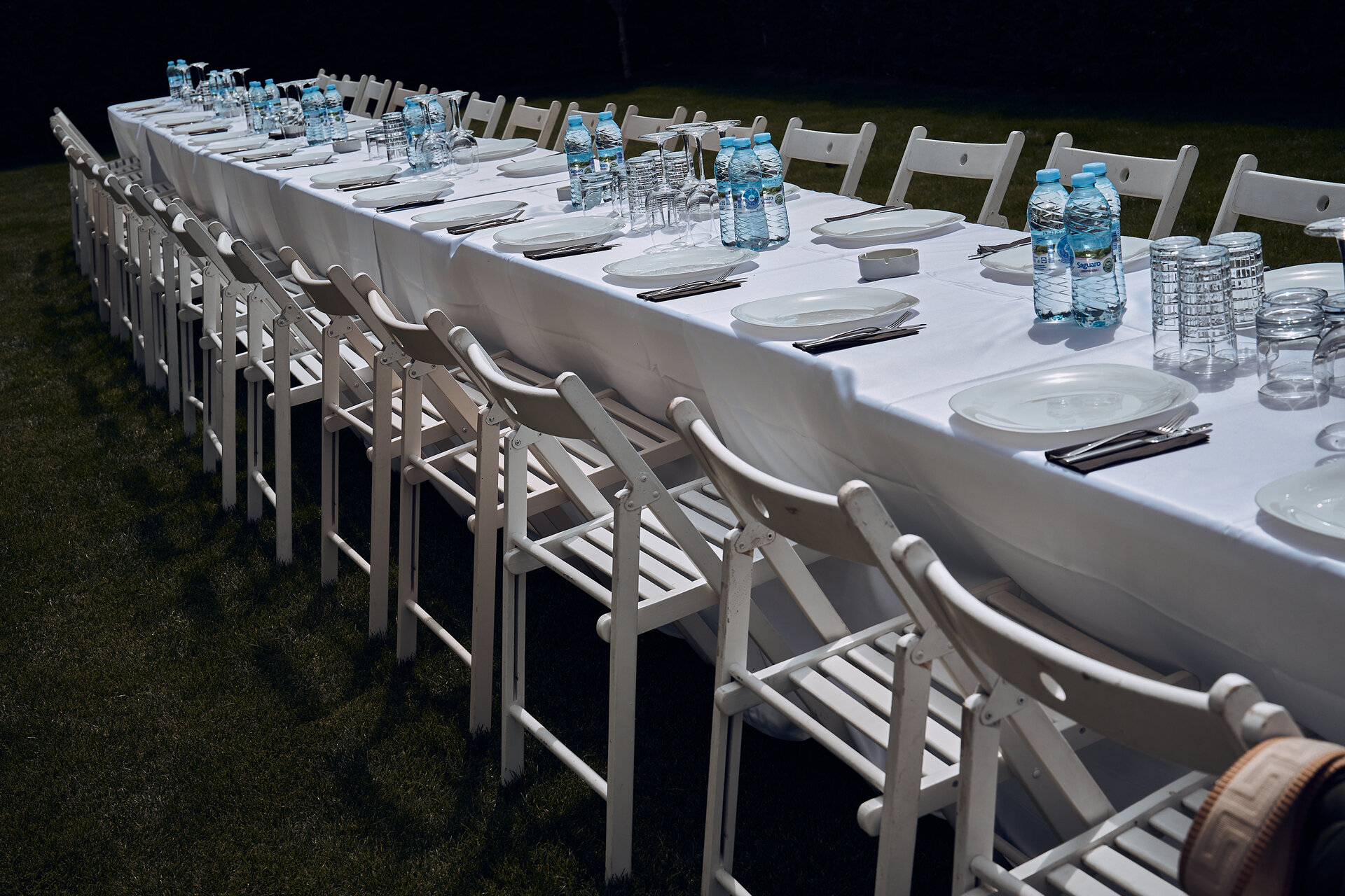 Елегантна маса на открито